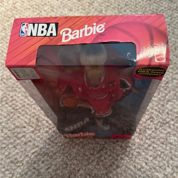 Mattel Barbie in Red Basketball Uniform Chicago Bulls - Picture 4 of 6